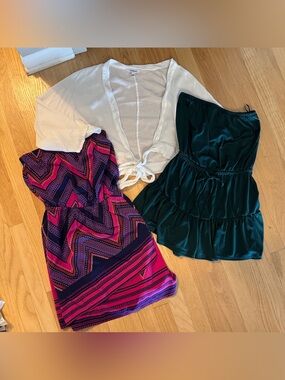 Bundle of 3 XS Express summer items- dress, romper, and crop tie top